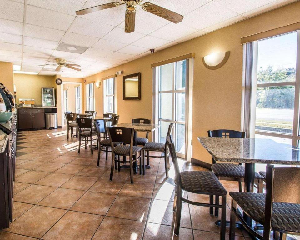 Quality Inn & Suites Near Panama City Beach Zewnętrze zdjęcie