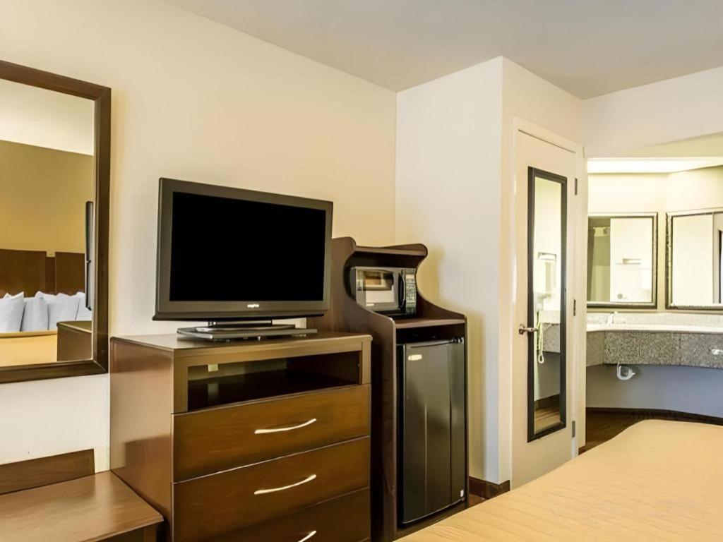 Quality Inn & Suites Near Panama City Beach Zewnętrze zdjęcie