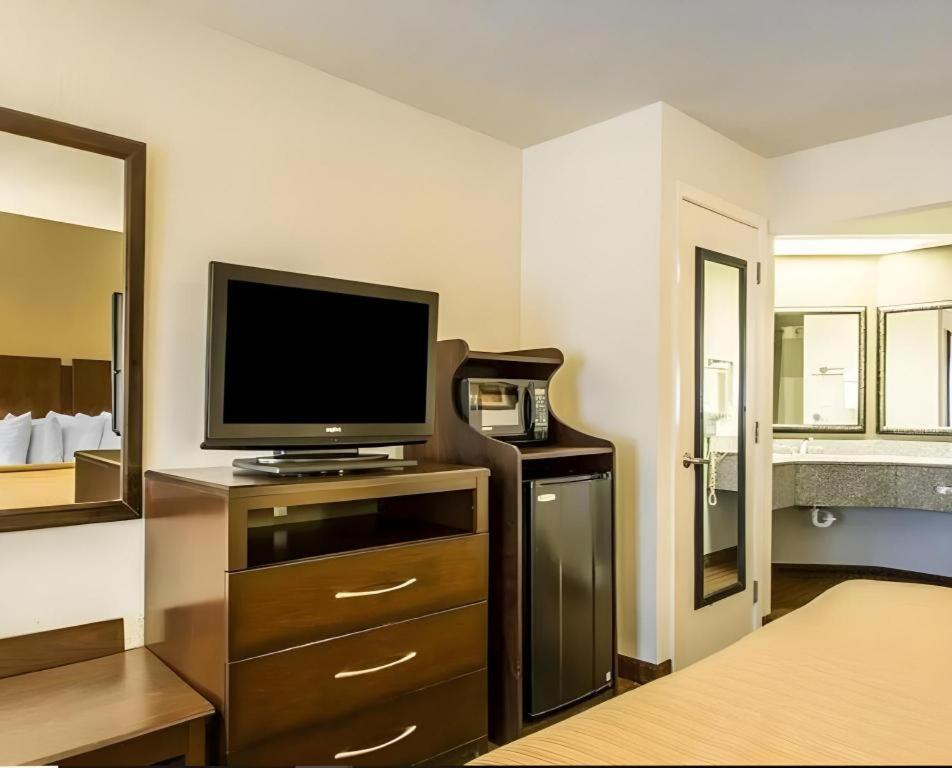 Quality Inn & Suites Near Panama City Beach Zewnętrze zdjęcie
