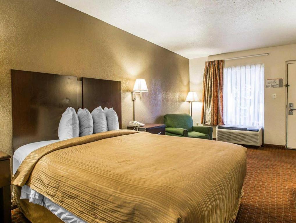 Quality Inn & Suites Near Panama City Beach Zewnętrze zdjęcie
