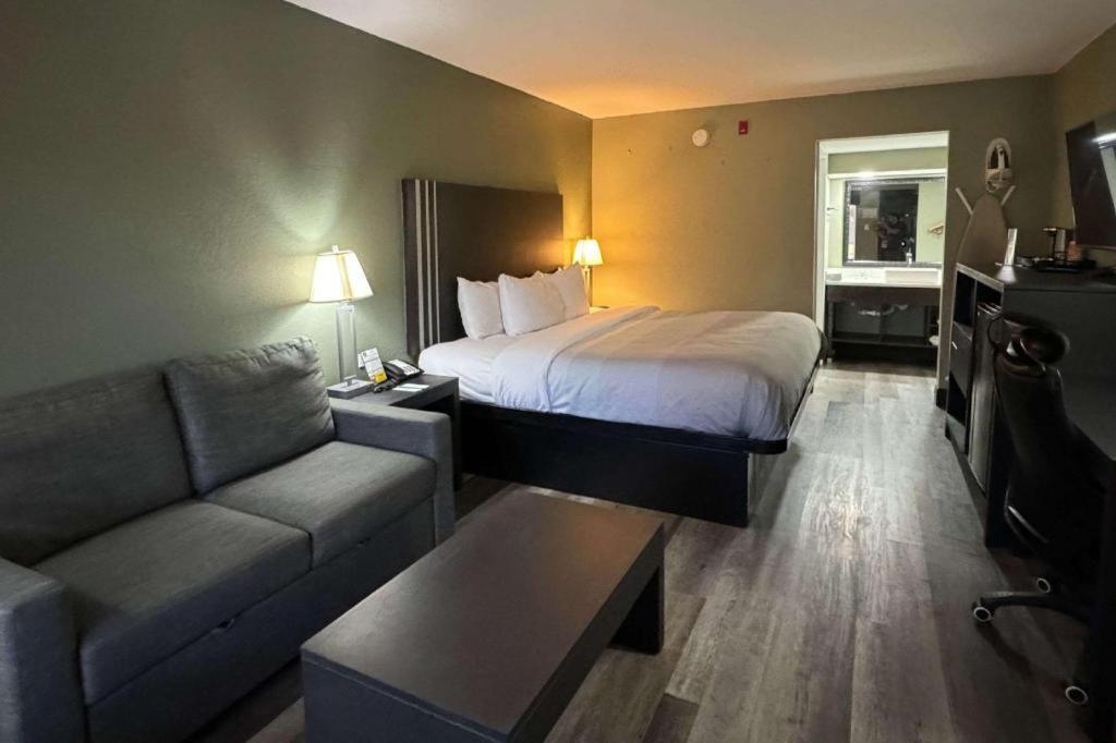 Quality Inn & Suites Near Panama City Beach Zewnętrze zdjęcie