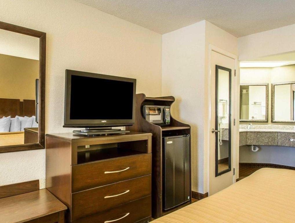 Quality Inn & Suites Near Panama City Beach Zewnętrze zdjęcie