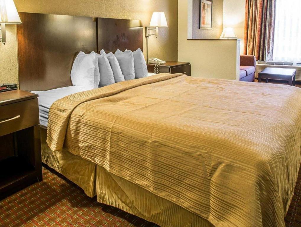 Quality Inn & Suites Near Panama City Beach Zewnętrze zdjęcie
